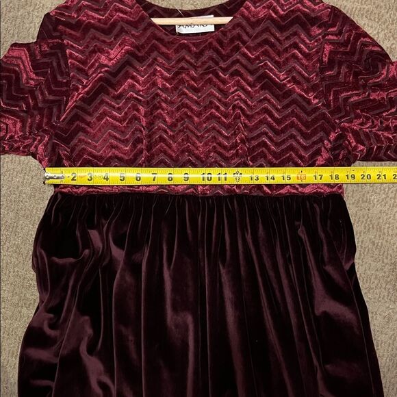 Elegant Burgundy Velvet Dress with Chevron Pattern - Picture 8 of 8